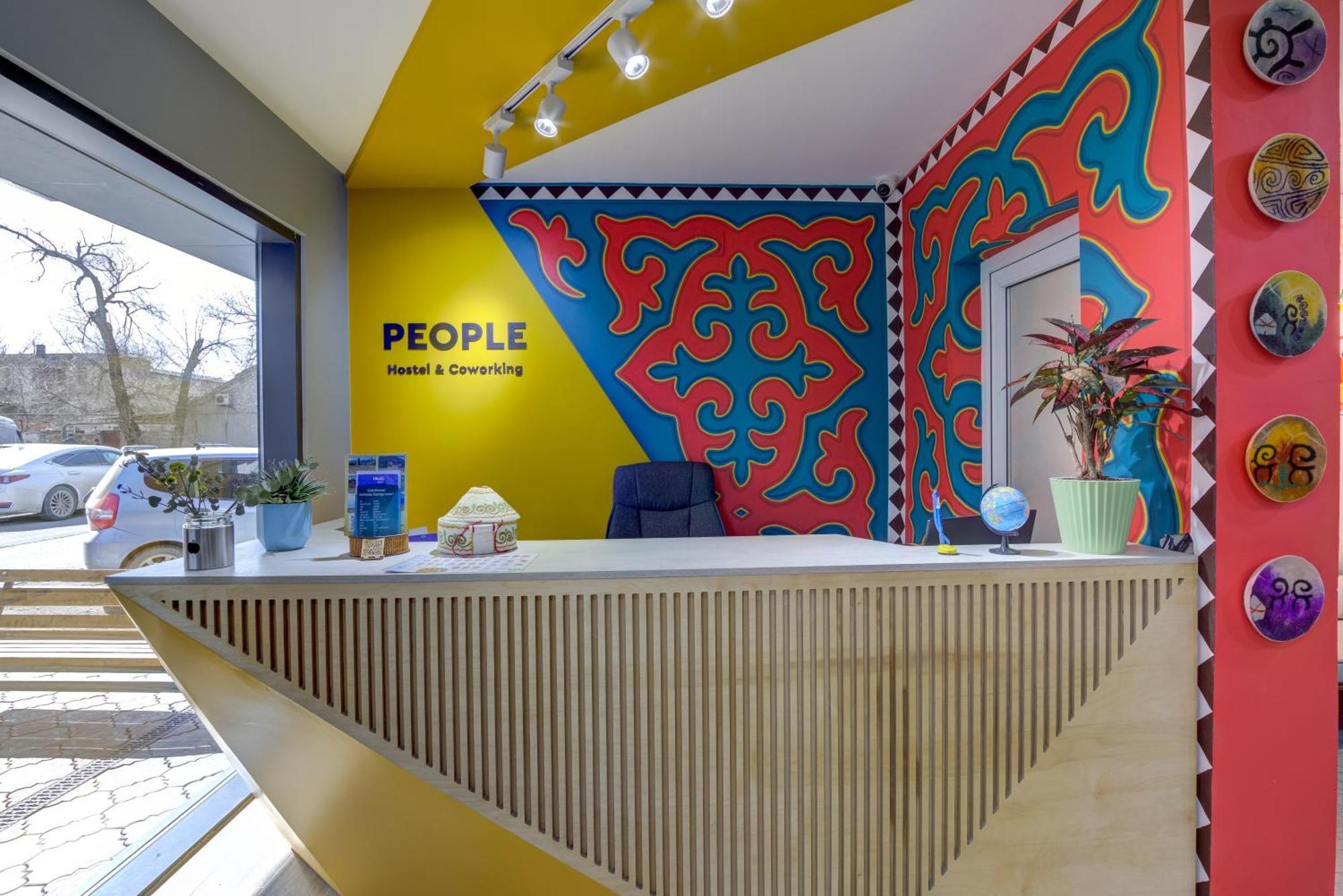 People Hostel & Coworking 比什凯克 外观 照片