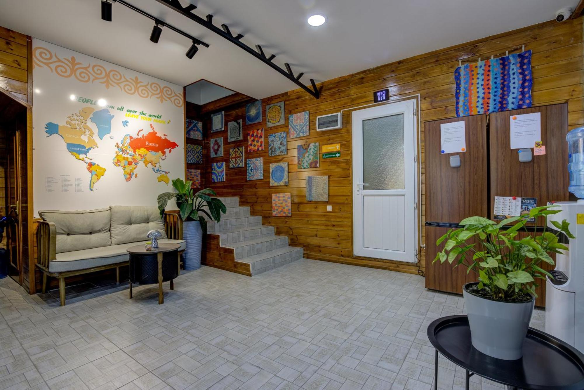 People Hostel & Coworking 比什凯克 外观 照片