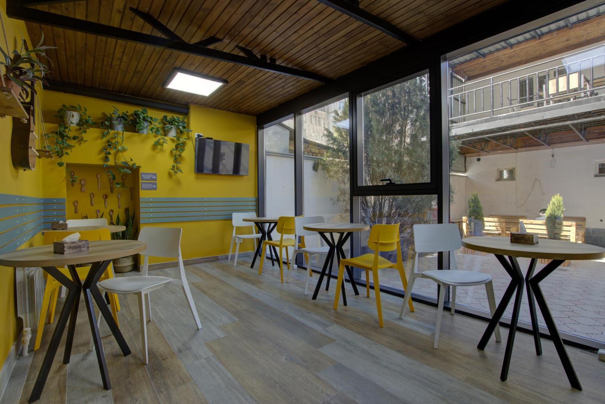 People Hostel & Coworking 比什凯克 外观 照片
