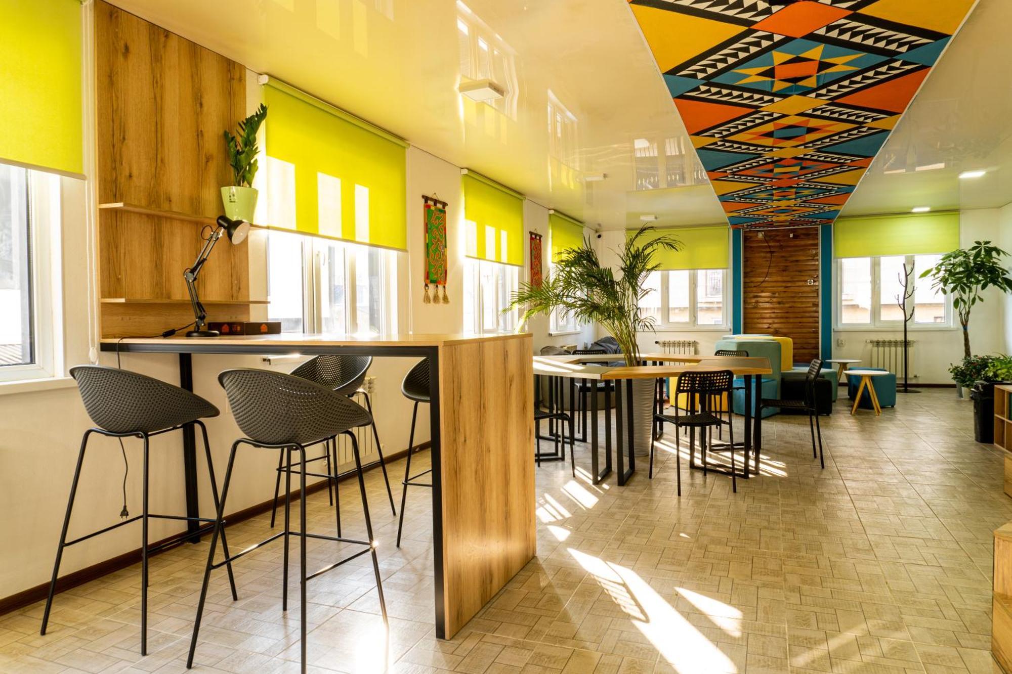 People Hostel & Coworking 比什凯克 外观 照片
