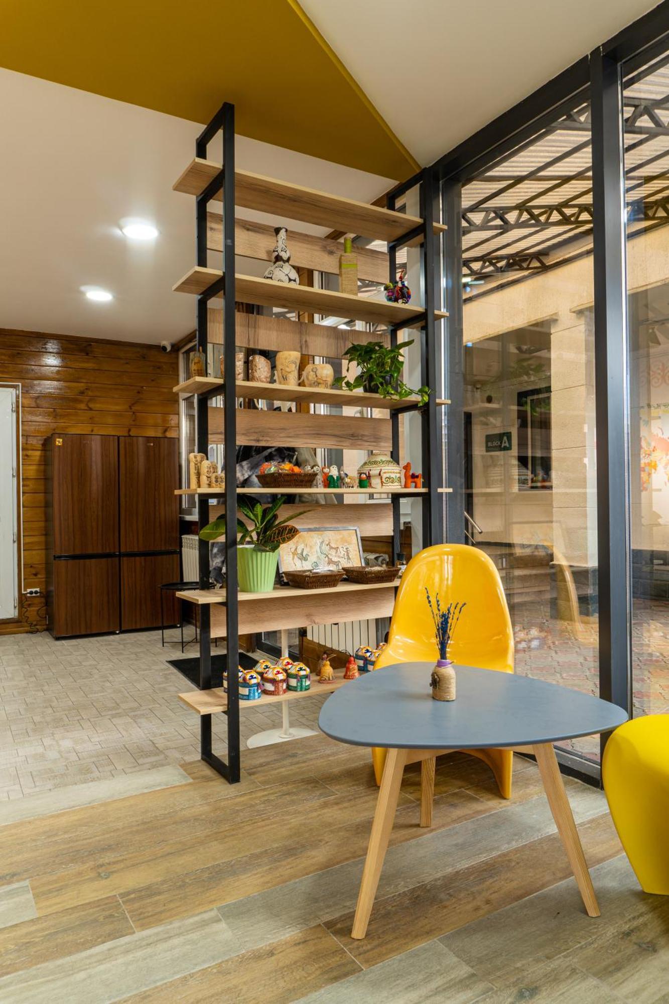 People Hostel & Coworking 比什凯克 外观 照片