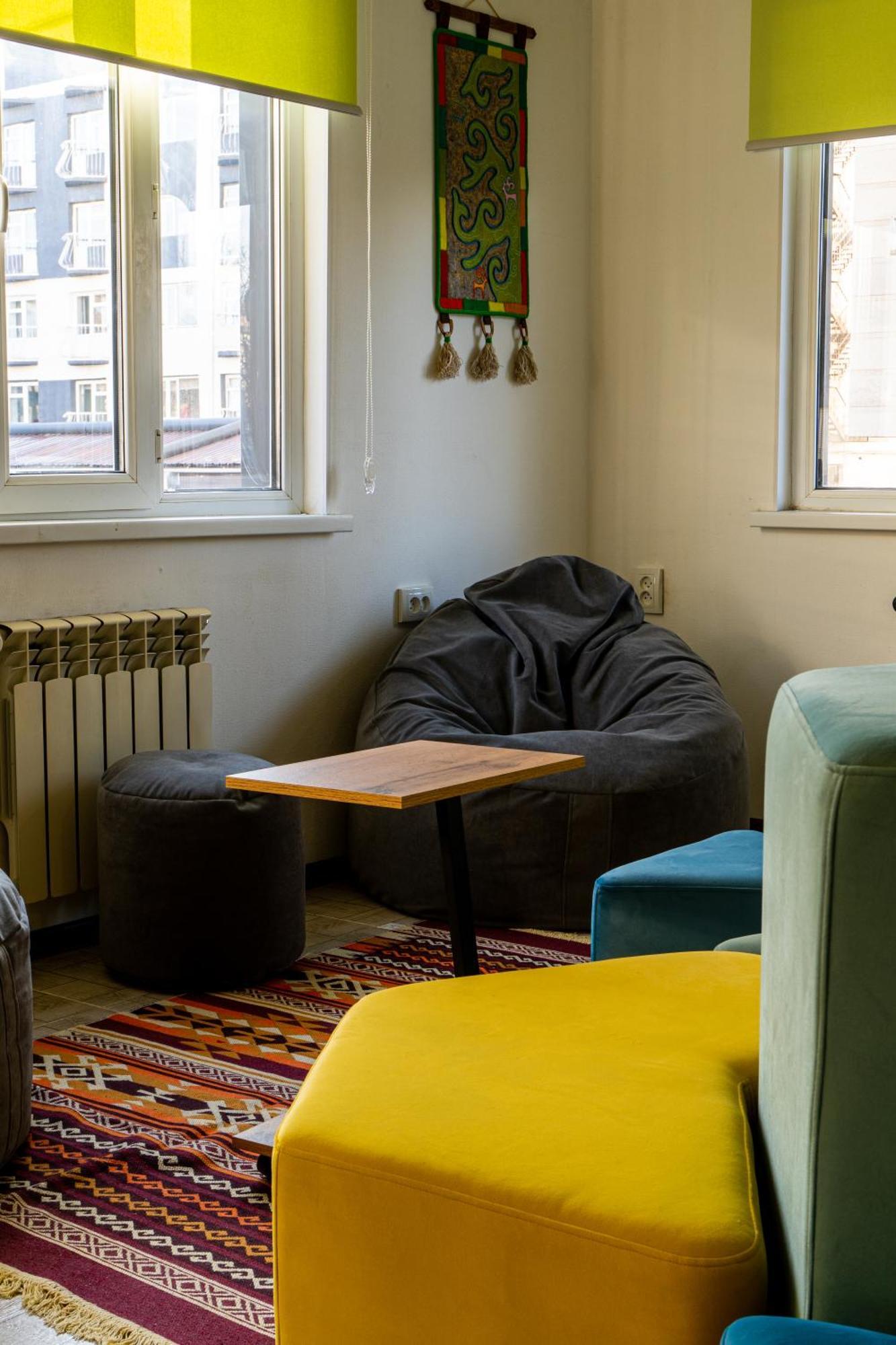 People Hostel & Coworking 比什凯克 外观 照片