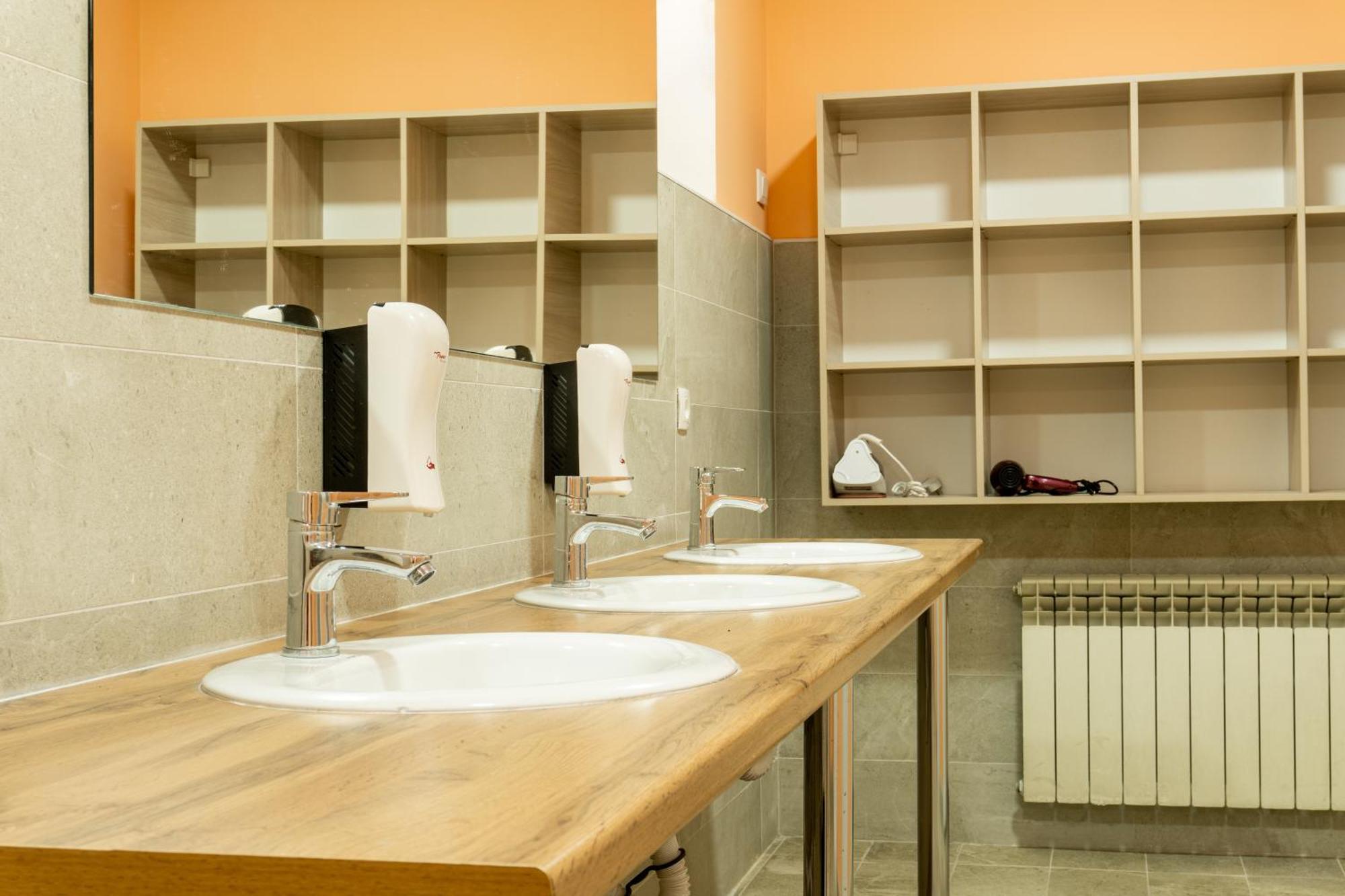 People Hostel & Coworking 比什凯克 外观 照片